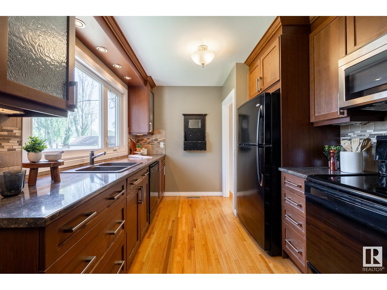 12121 39 ST NW