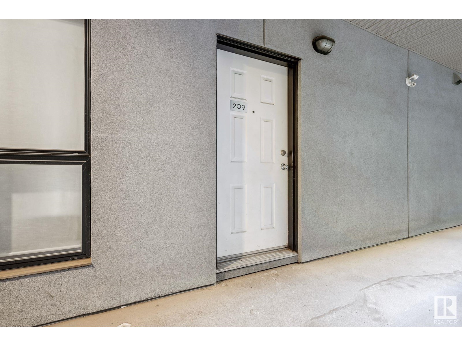 #209 10518 113 ST NW