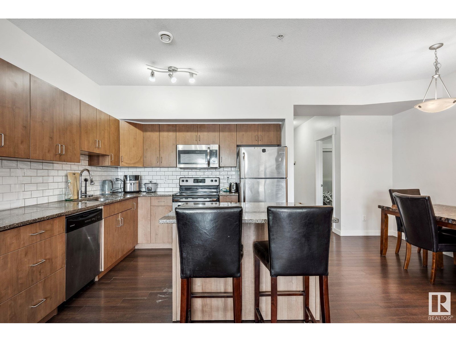 #209 10518 113 ST NW