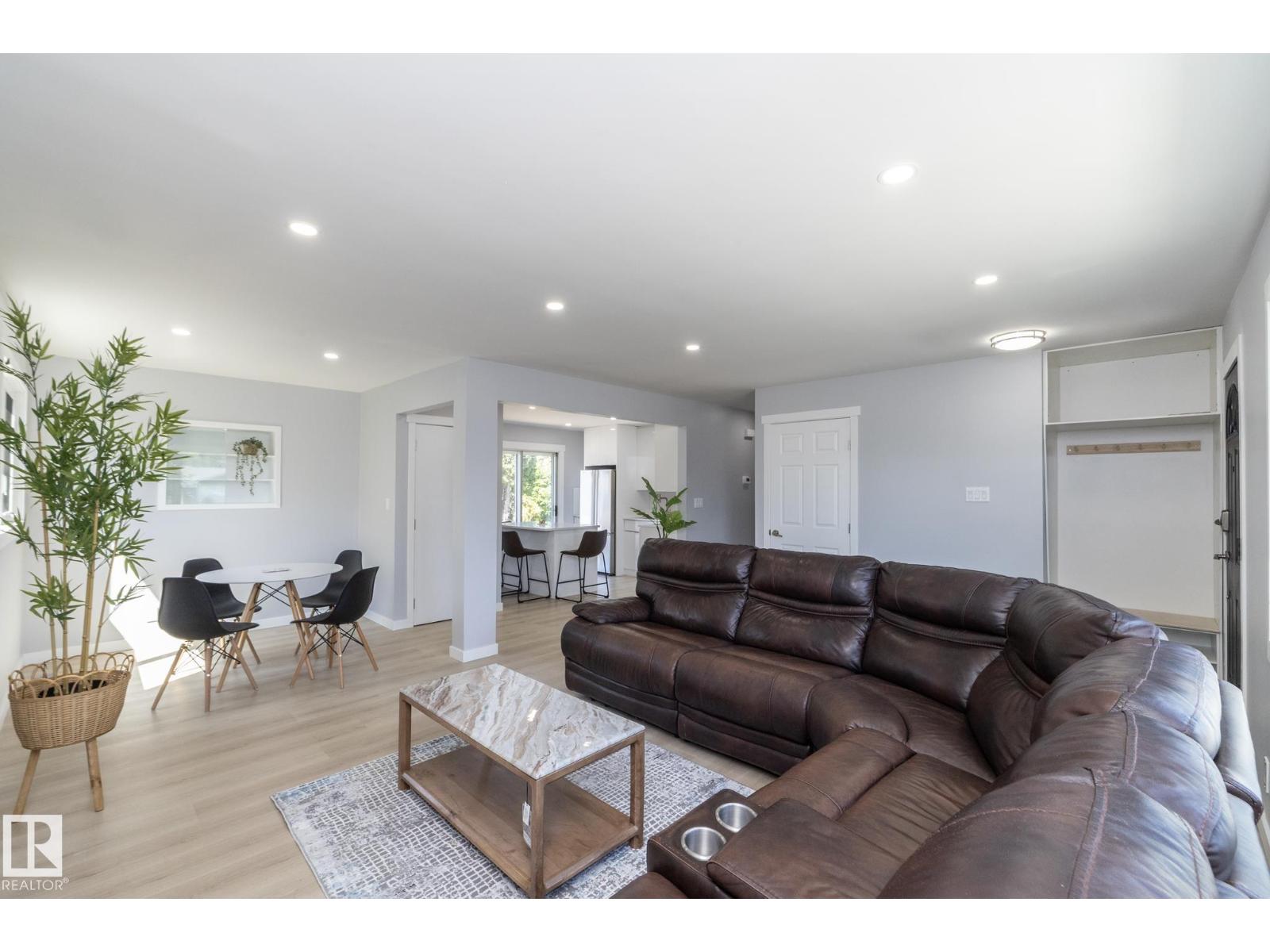 8008 159 ST NW