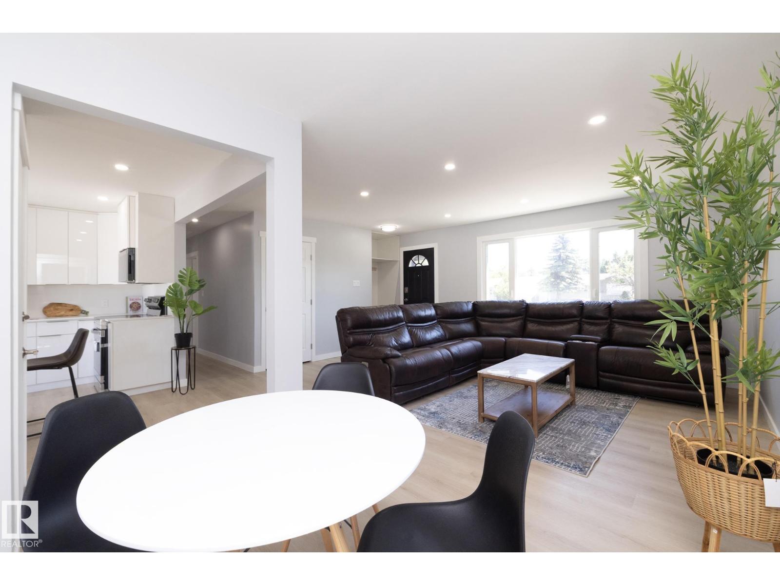 8008 159 ST NW