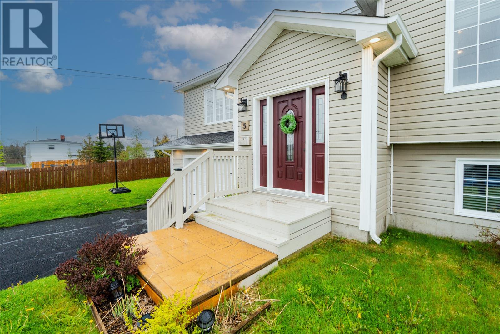5 Camrose Drive