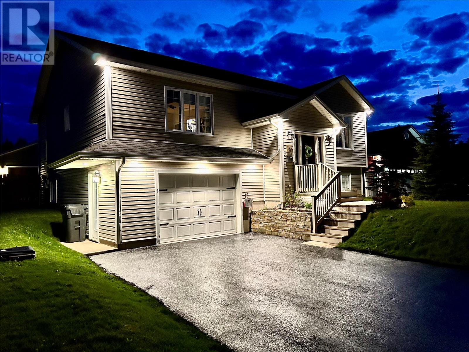 5 Camrose Drive