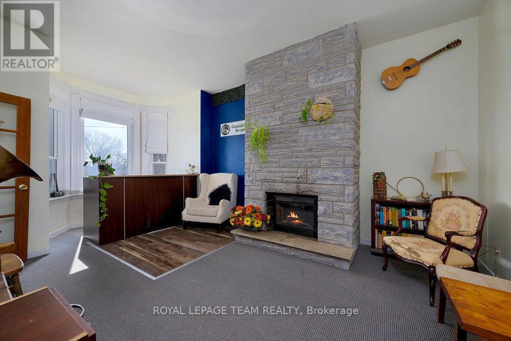 422 DONALD B MUNRO DRIVE
