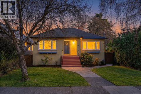 1537 Hampshire Rd Oak Bay BC V8R5T4