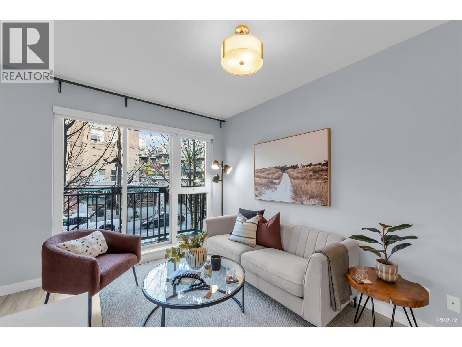 207 111 E 3RD STREET