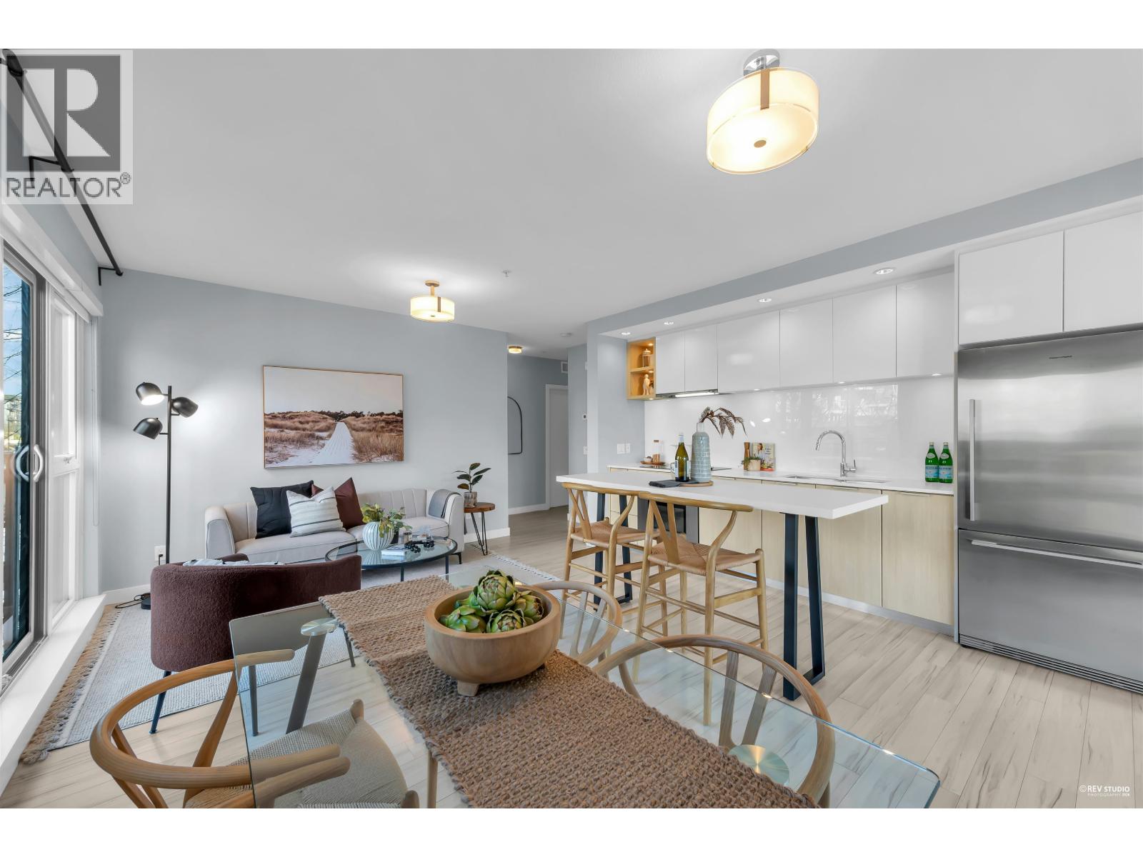 207 111 E 3RD STREET