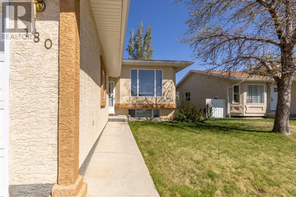 180 Mt Rundle Road W