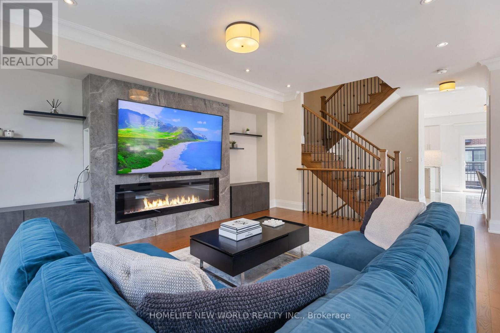 22 AMERICAN ELM WAY