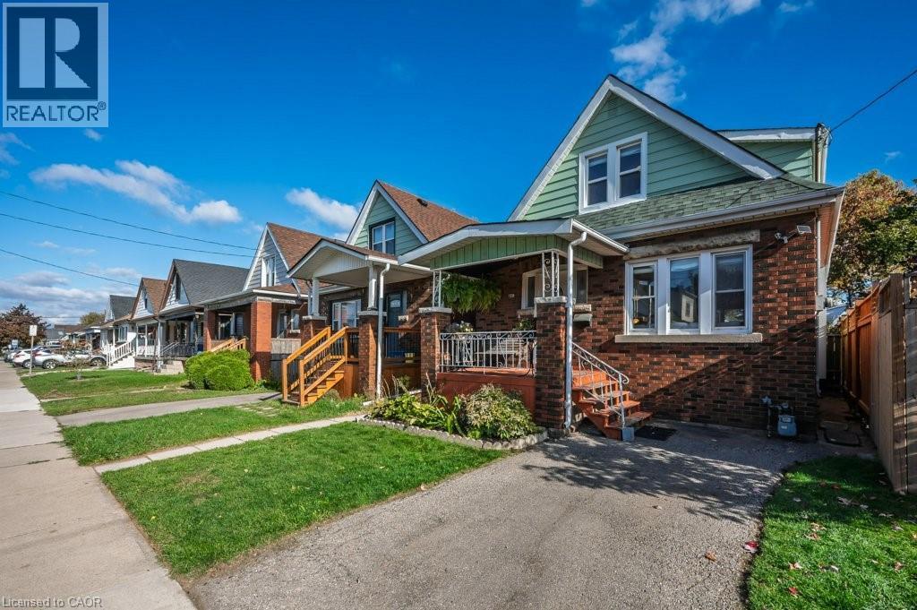 128 CROSTHWAITE Avenue N