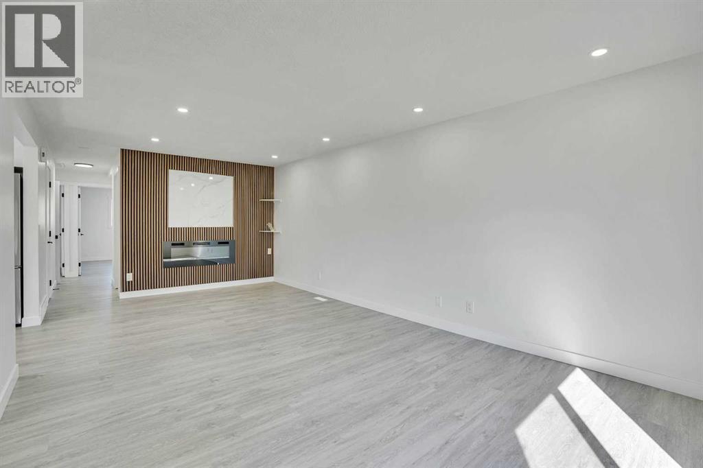 60 Whitworth Way NE