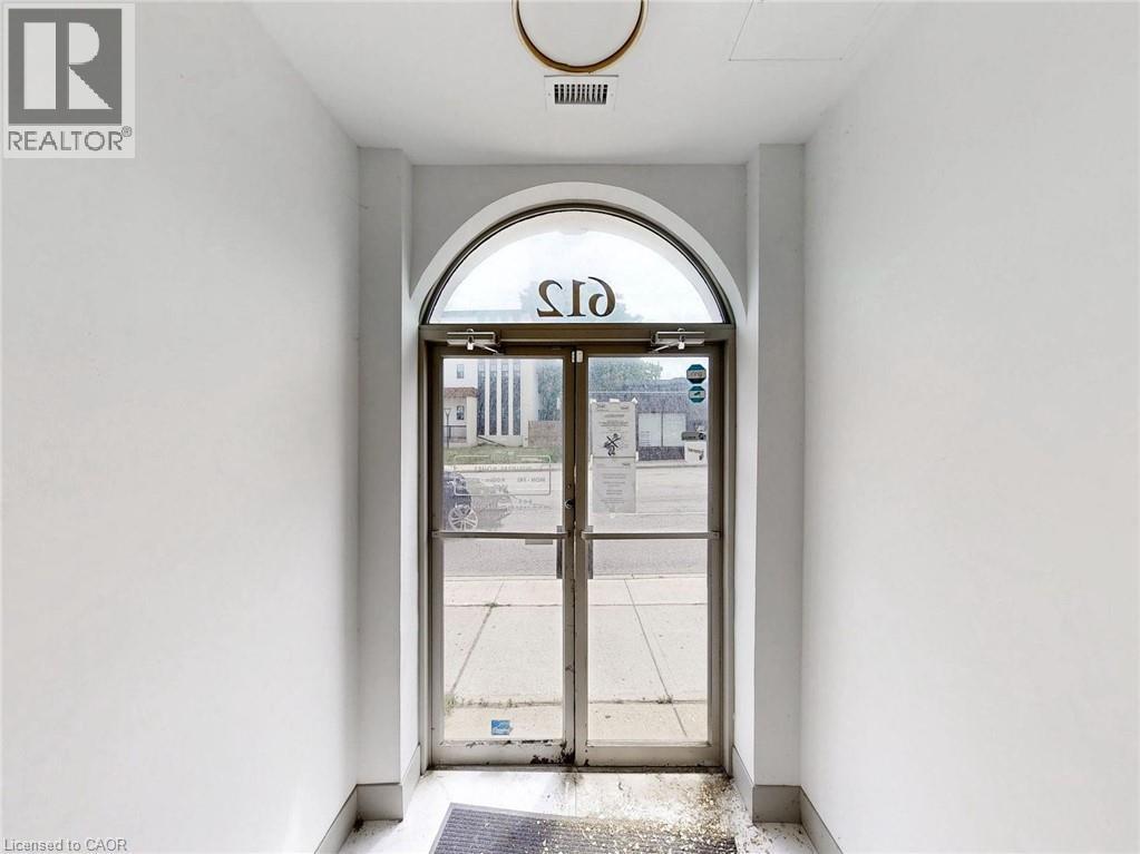 612 UPPER JAMES Street