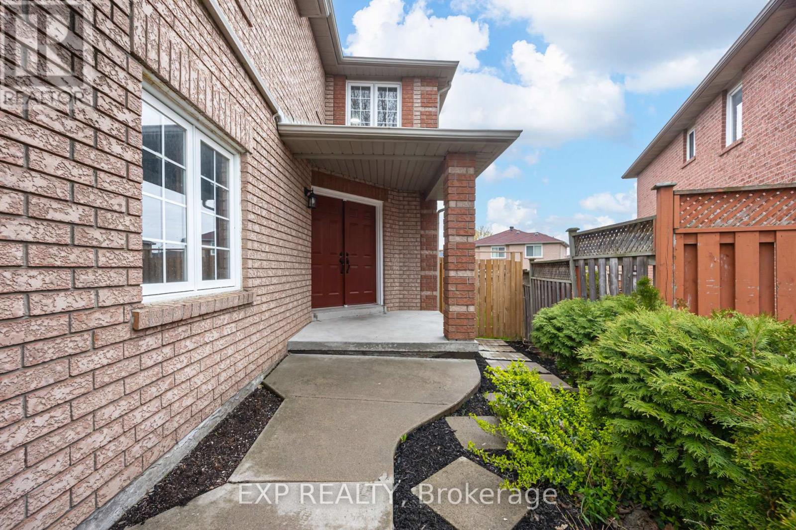 7 FLAMING OAK COURT