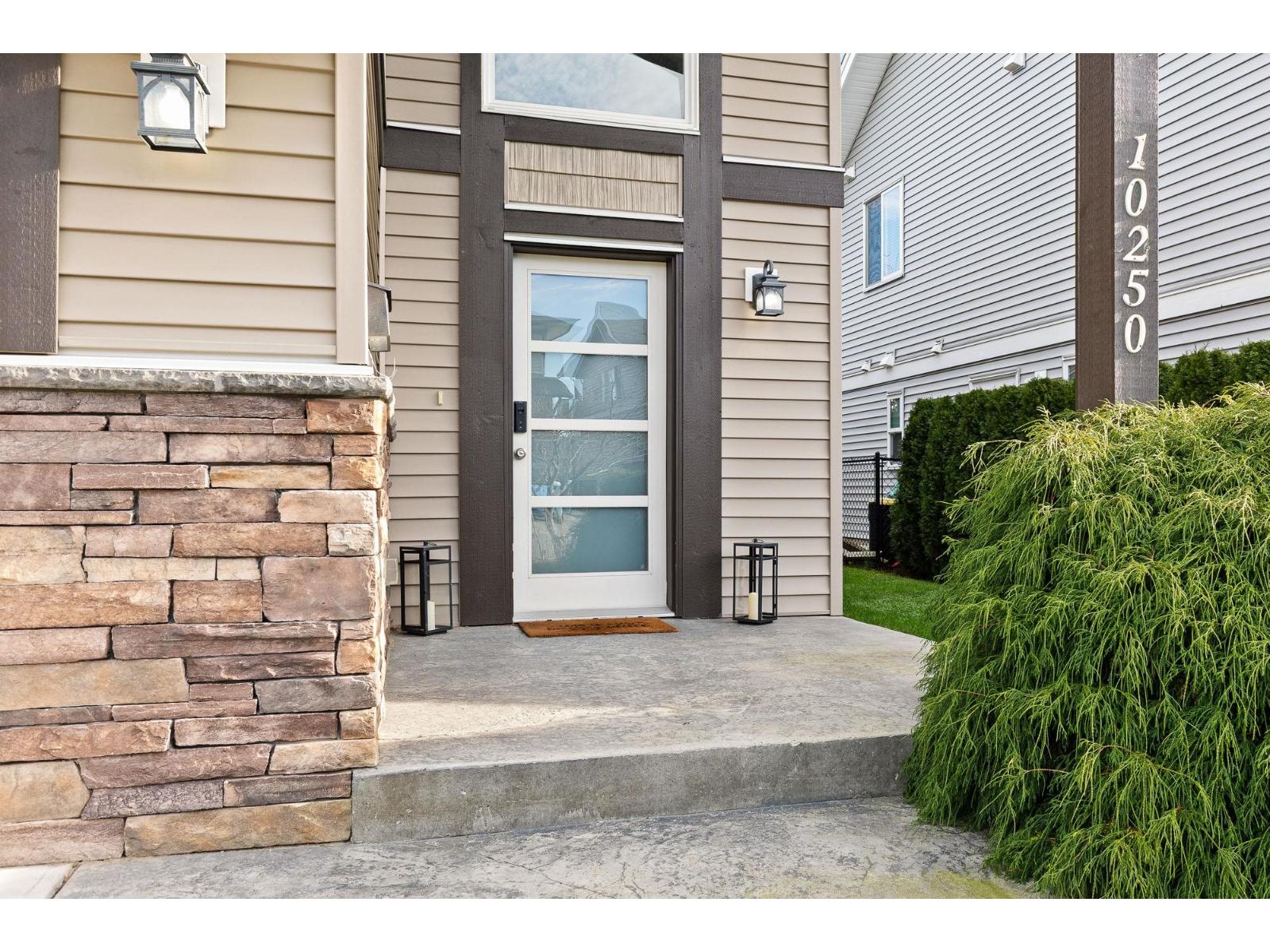 10250 MANOR DRIVE|Fairfield Island