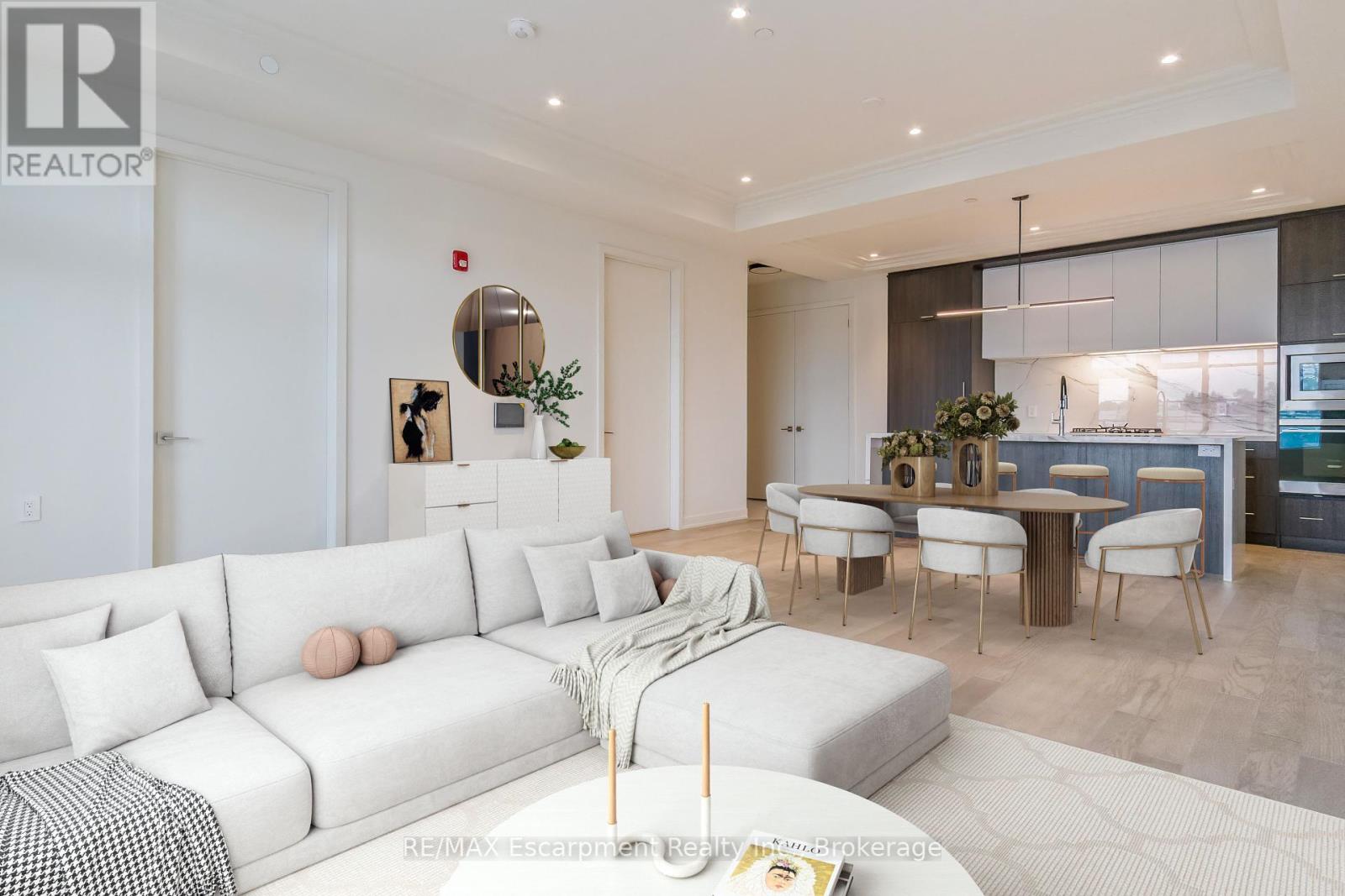 304 - 123 MAURICE DRIVE