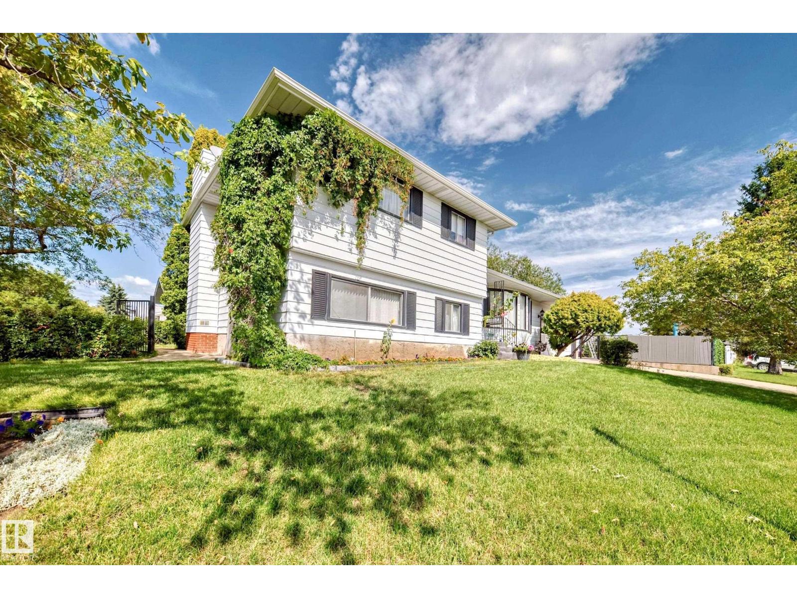 1005 STRATHCONA DR