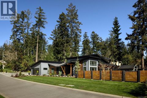 593 Downey Rd North Saanich BC V8L5M6