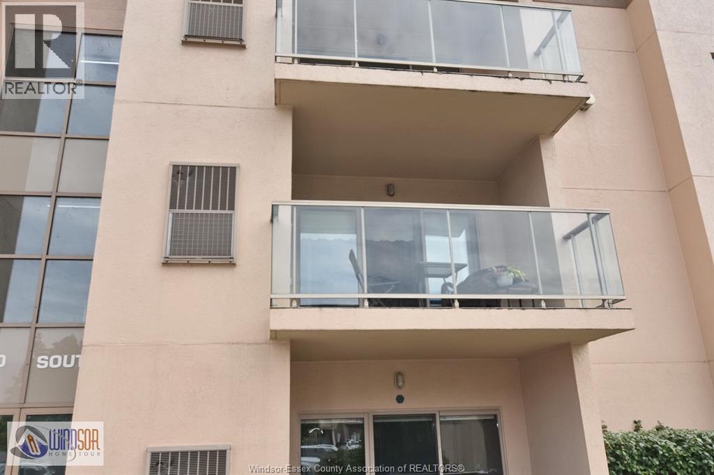 320 VILLAGE GROVE Unit# 206