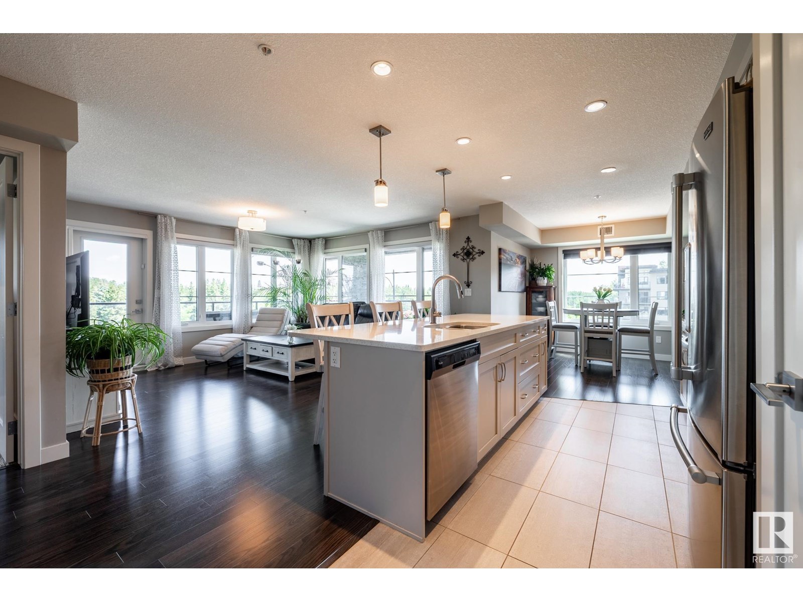 #311 5029 EDGEMONT BV NW