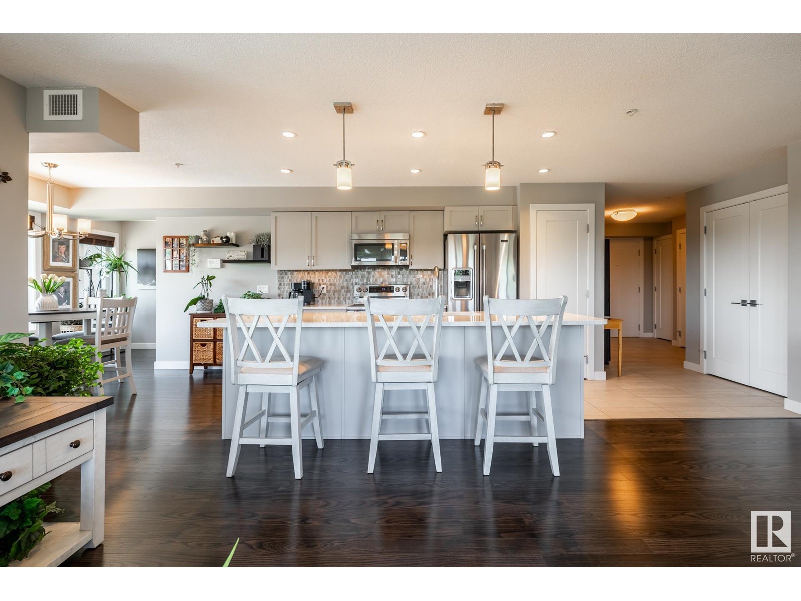 #311 5029 EDGEMONT BV NW