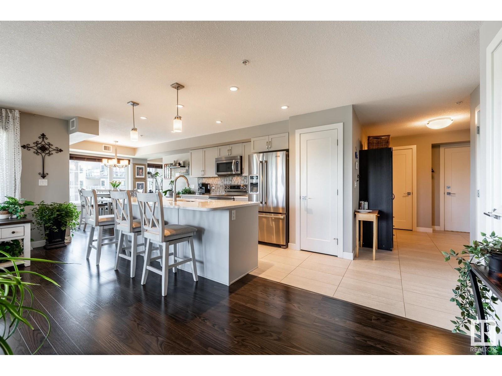 #311 5029 EDGEMONT BV NW