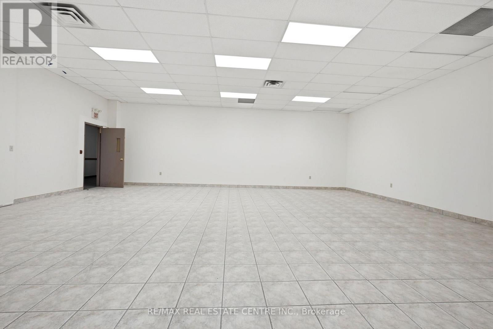 B3 - 45 WYNDHAM STREET N