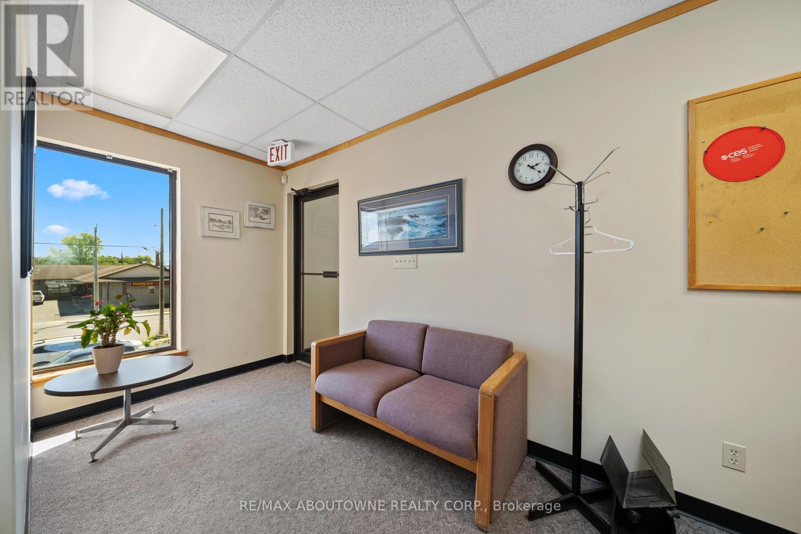 2 - 54 DUNDAS STREET E