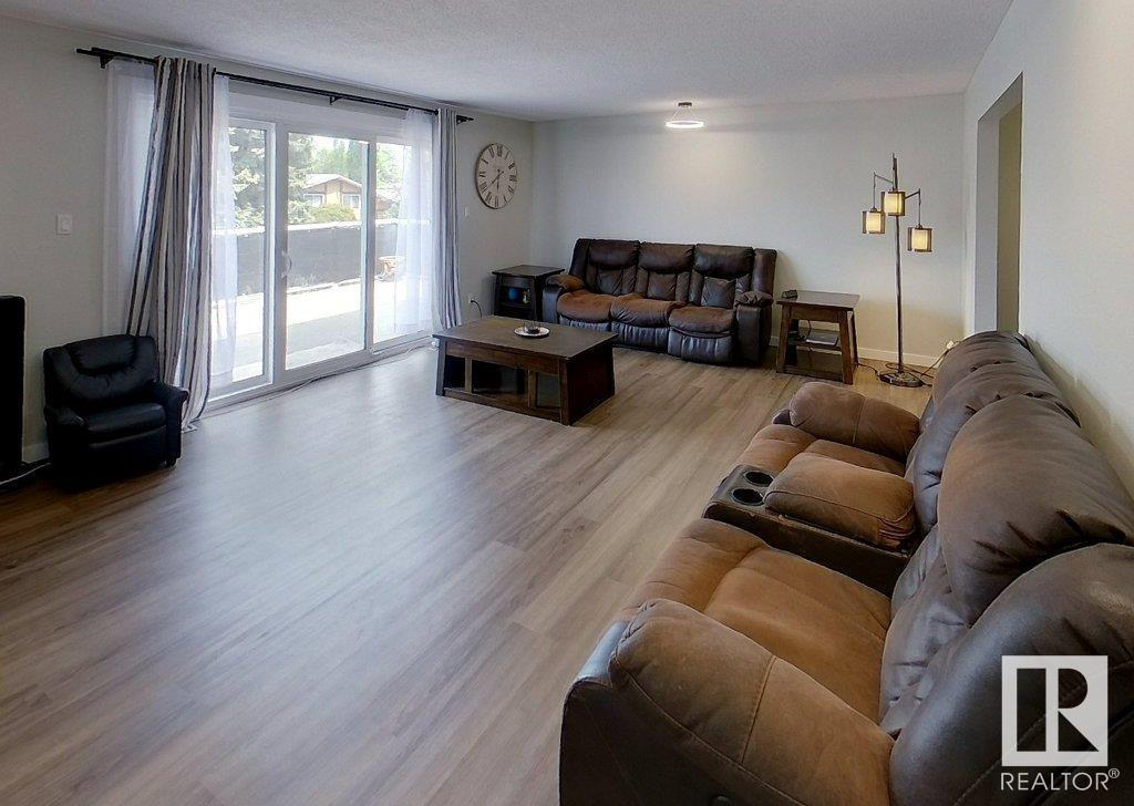 37 MANCHESTER DR