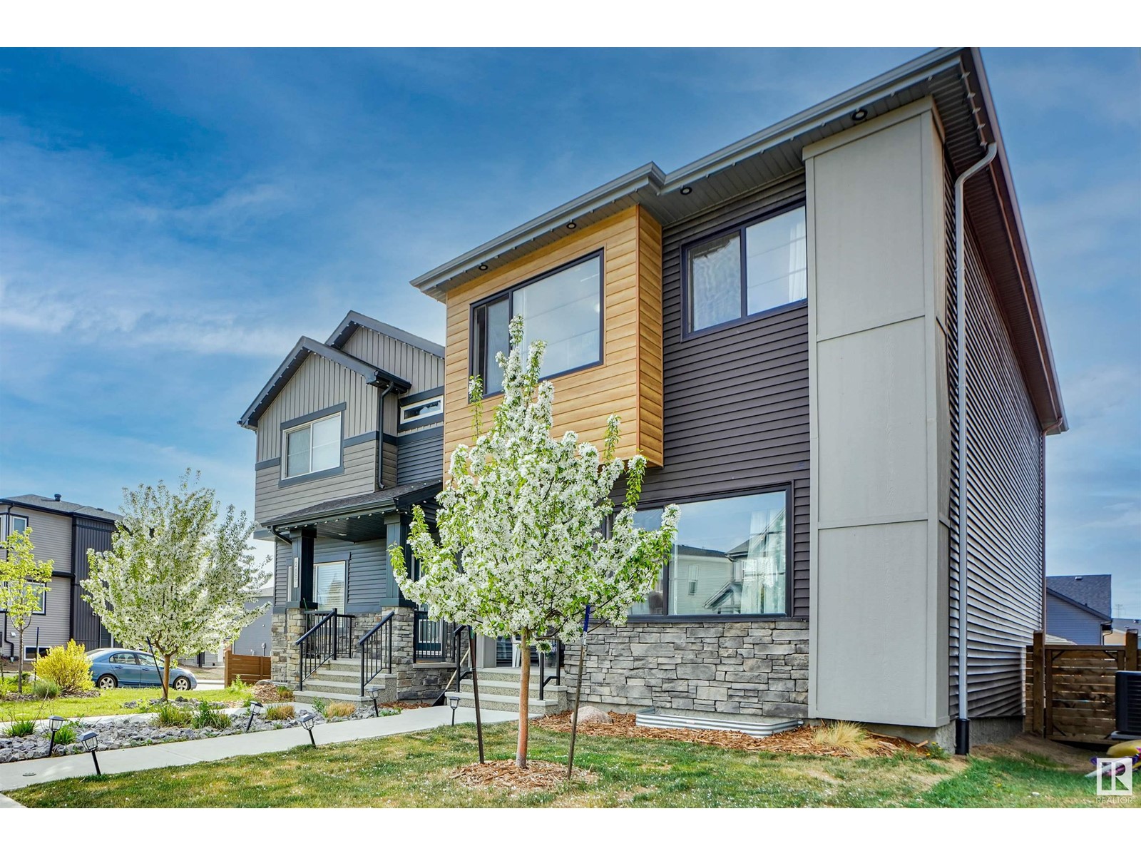 266 CHARLESWORTH DR SW