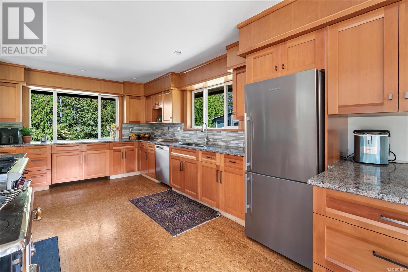 3272 Renfrew Rd