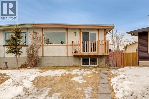 157 Penbrooke Close SE Calgary AB T2A3N9