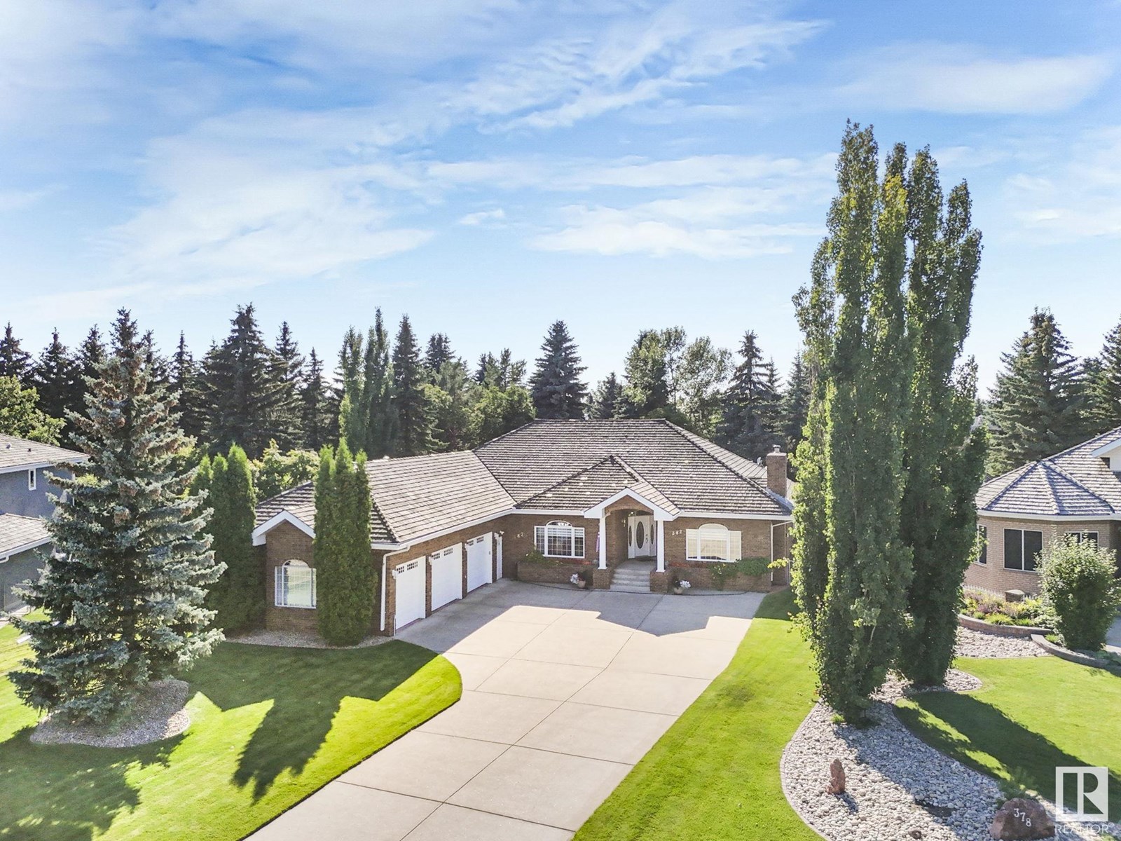 382 ESTATE DR