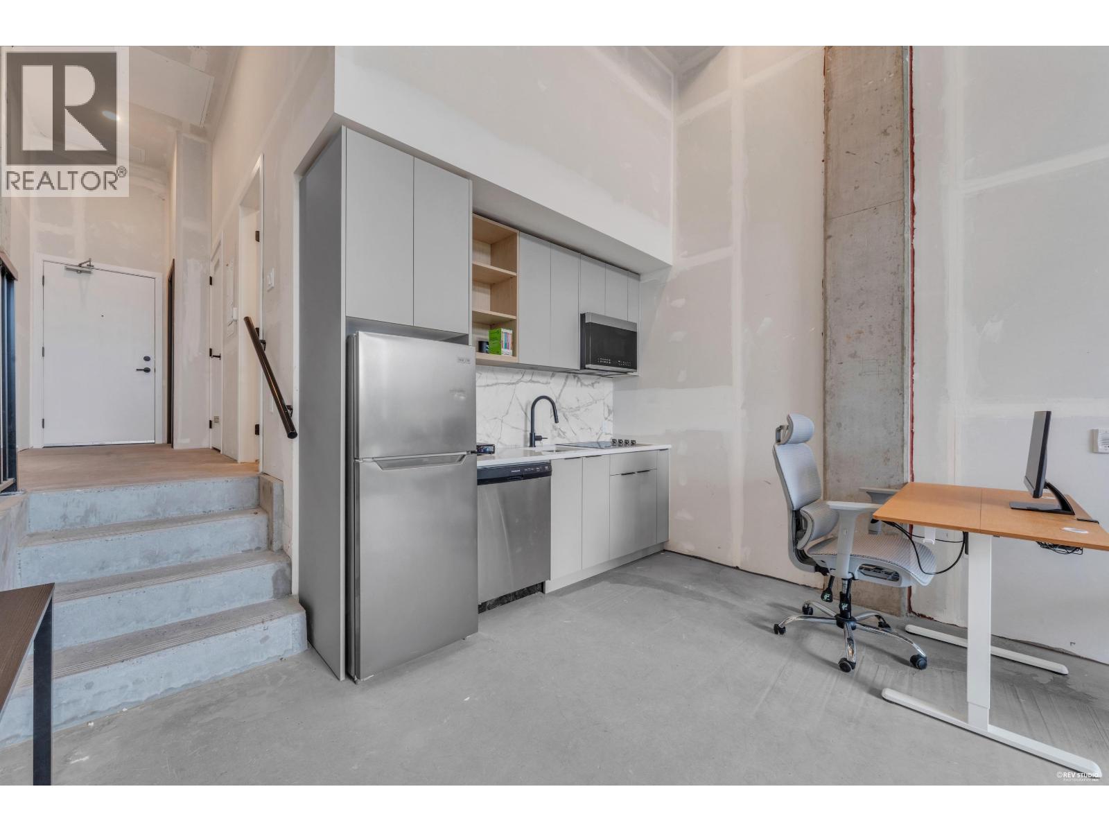 103/203 422 E 3RD STREET