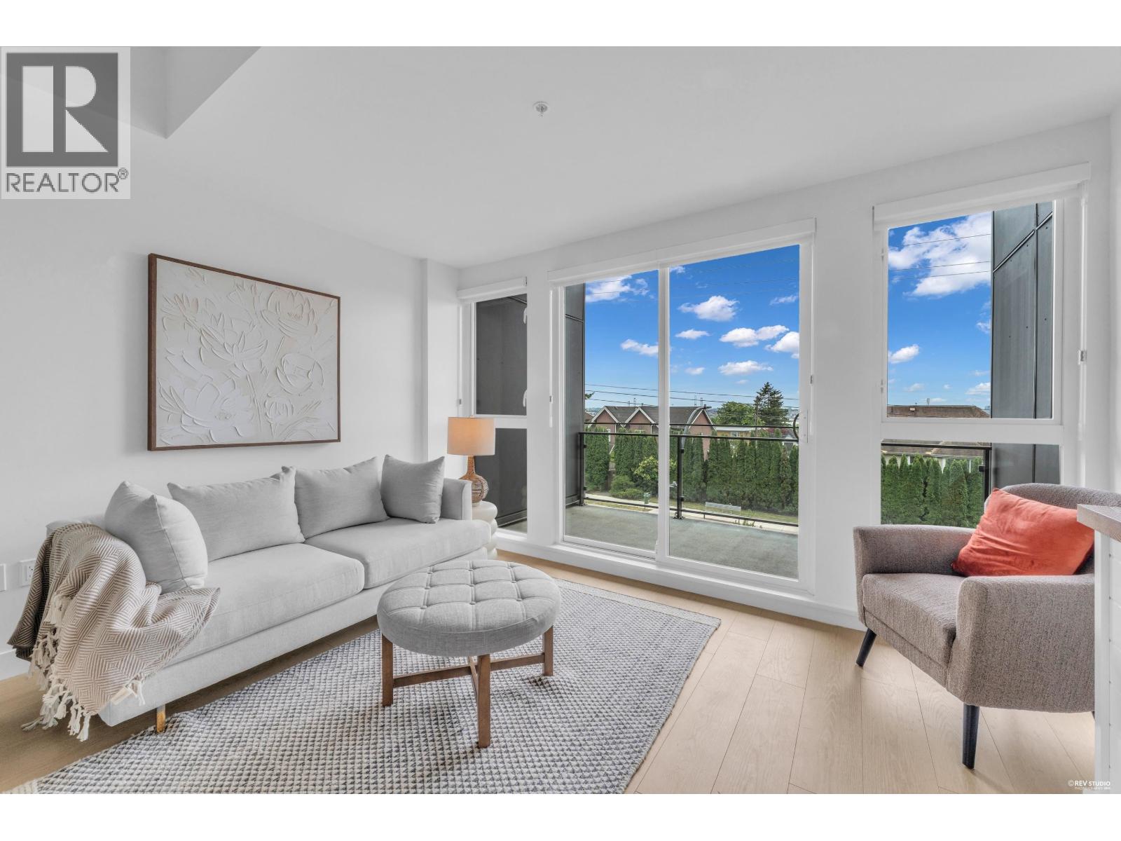 103/203 422 E 3RD STREET