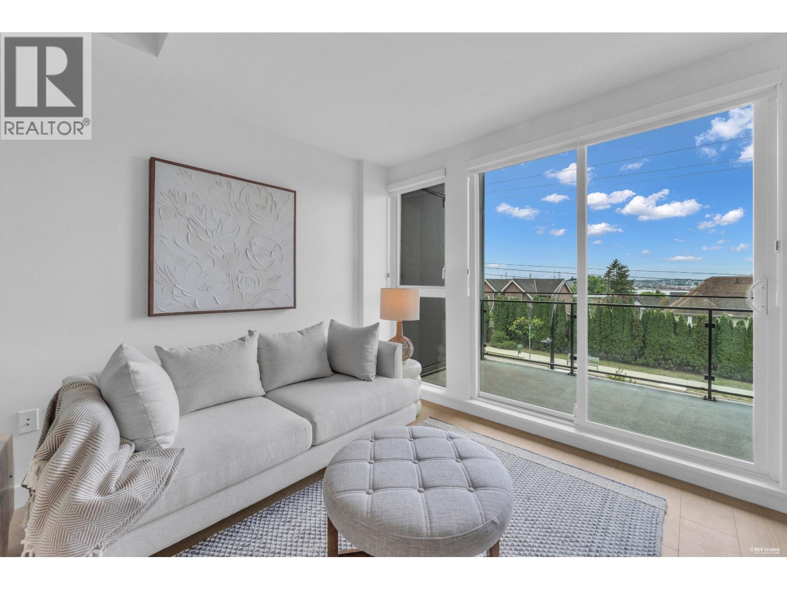 103/203 422 E 3RD STREET