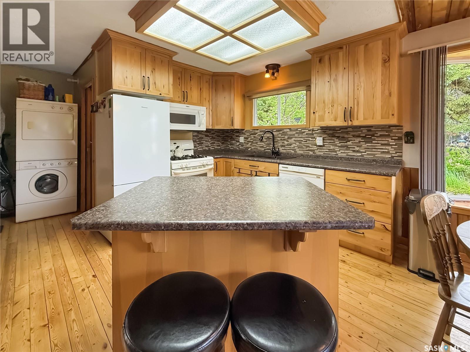 26 Lakeshore DRIVE