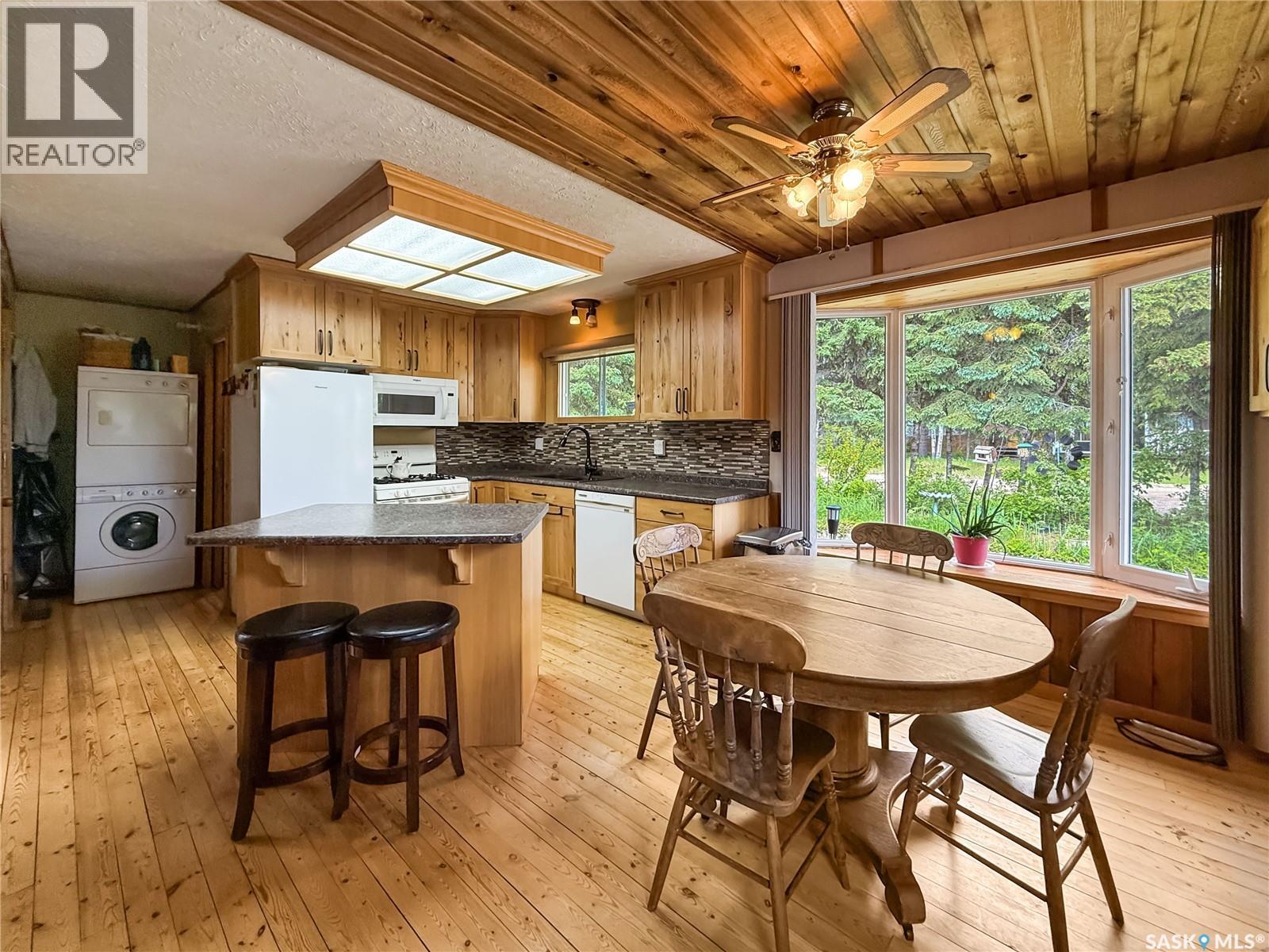 26 Lakeshore DRIVE