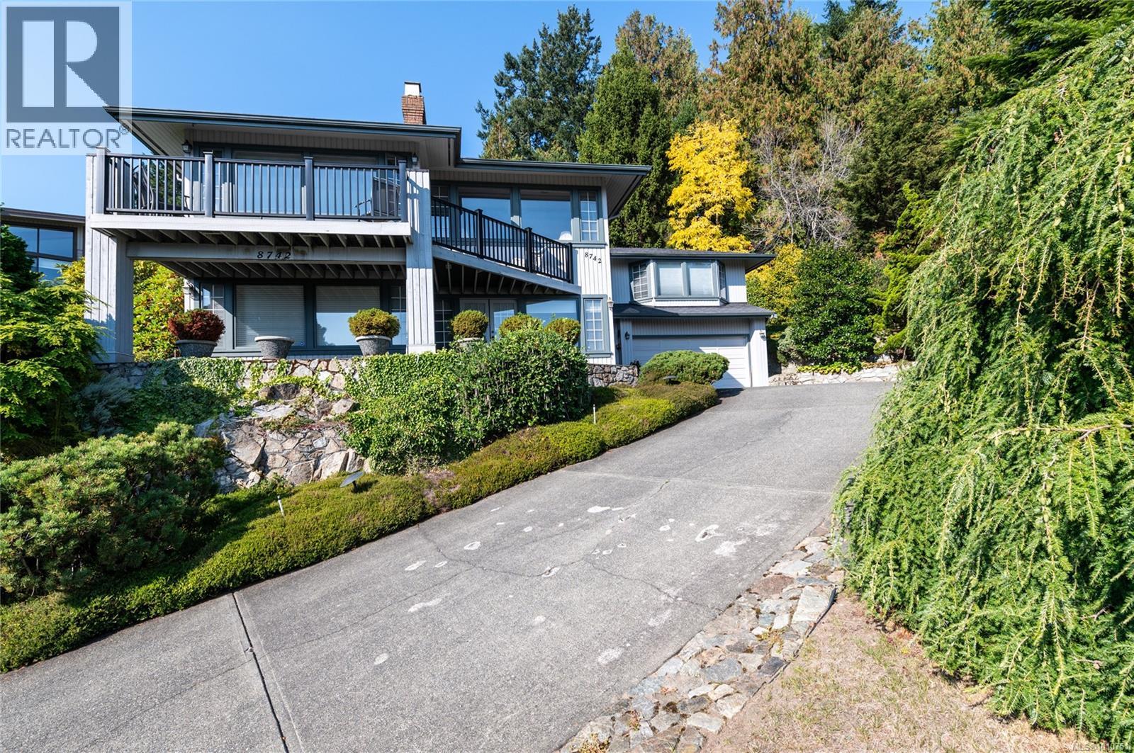 8742 Pender Park Dr