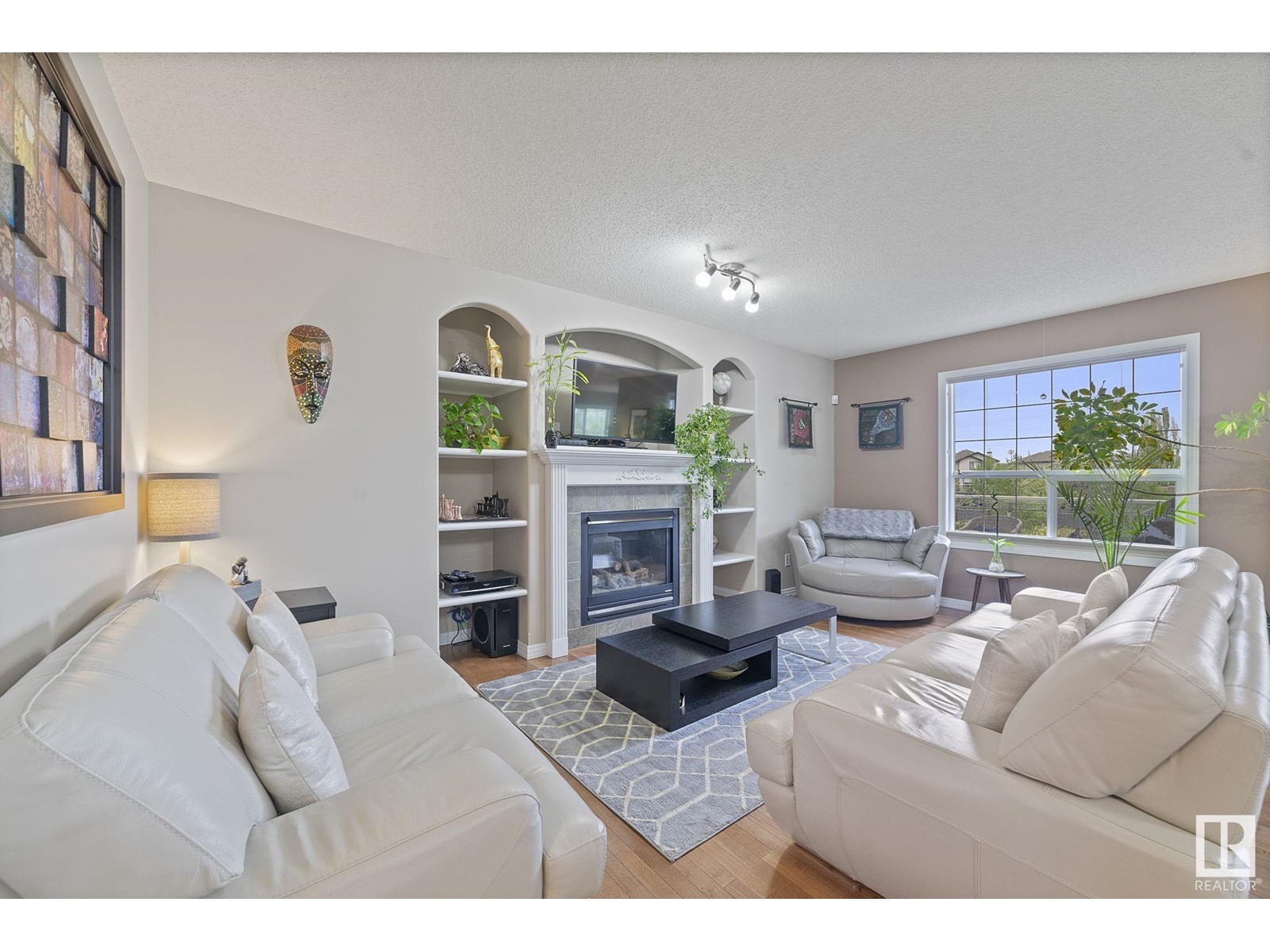 8214 6 AV SW SW