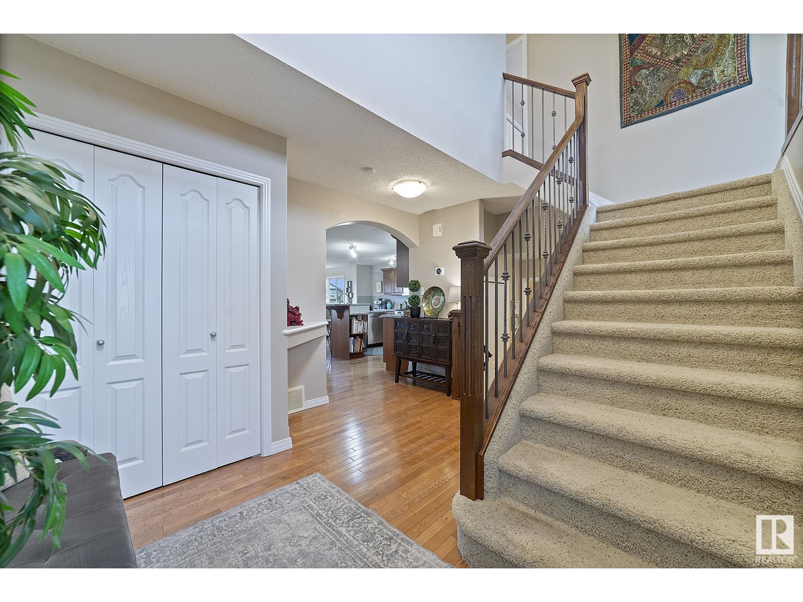 8214 6 AV SW SW