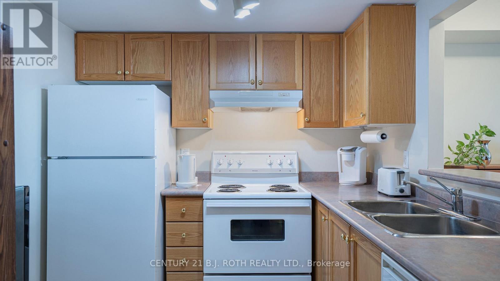 411 - 160 WELLINGTON STREET E