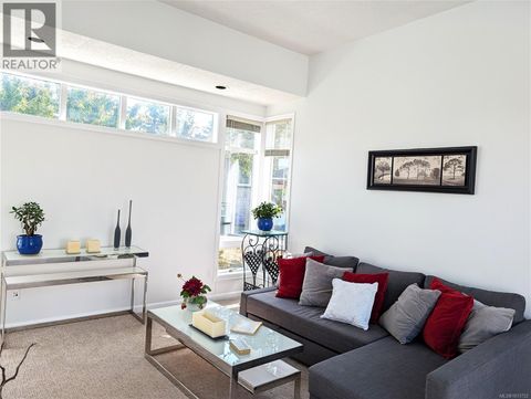 4216 Wakefield Pl Saanich BC V8N6E5