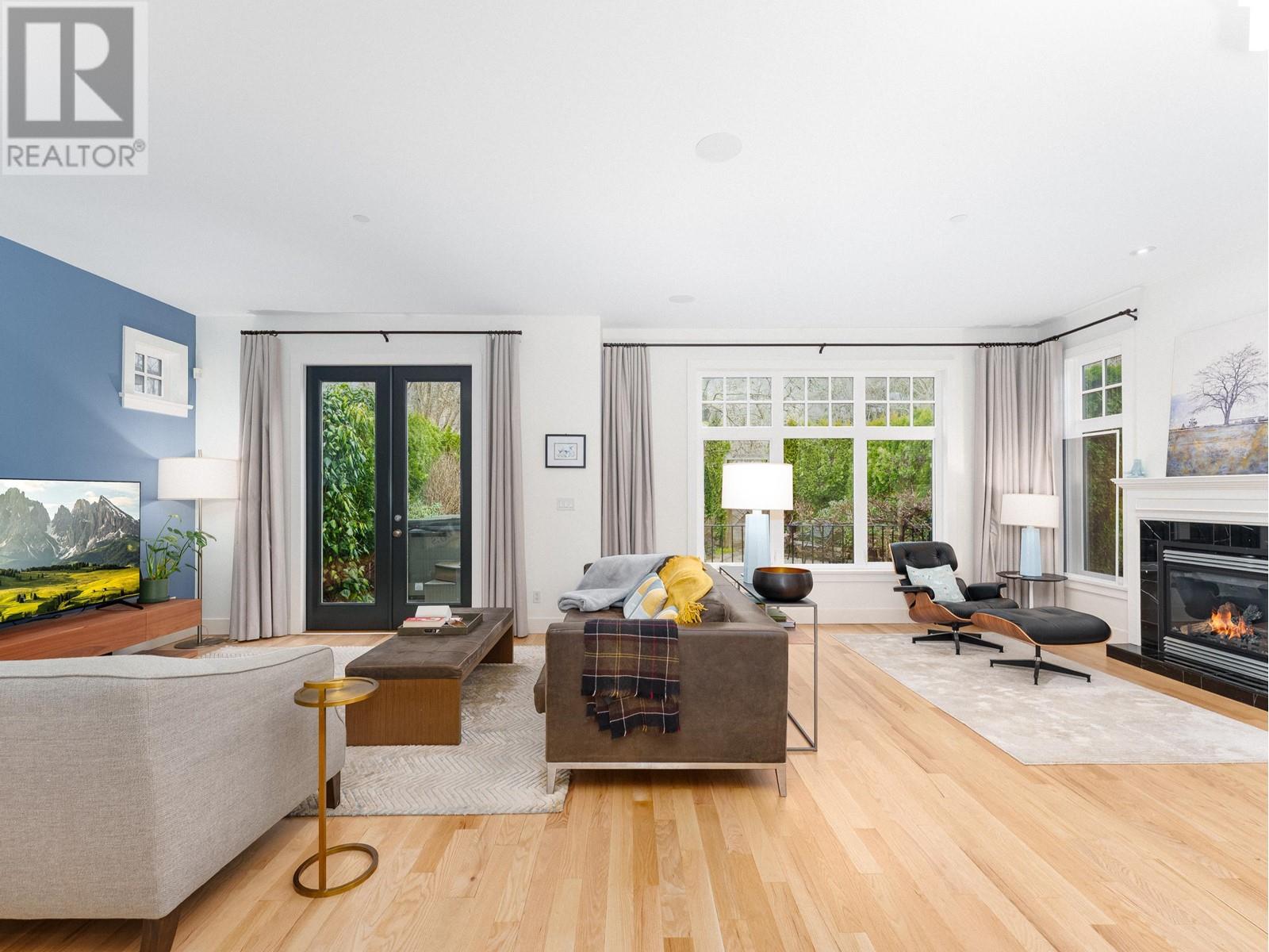 3039 COURTENAY STREET