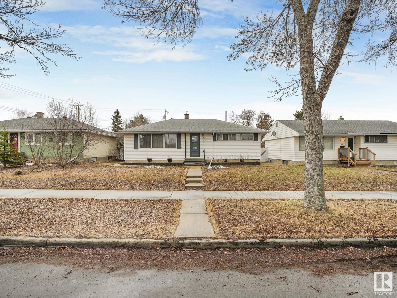 8715 64 AV NW