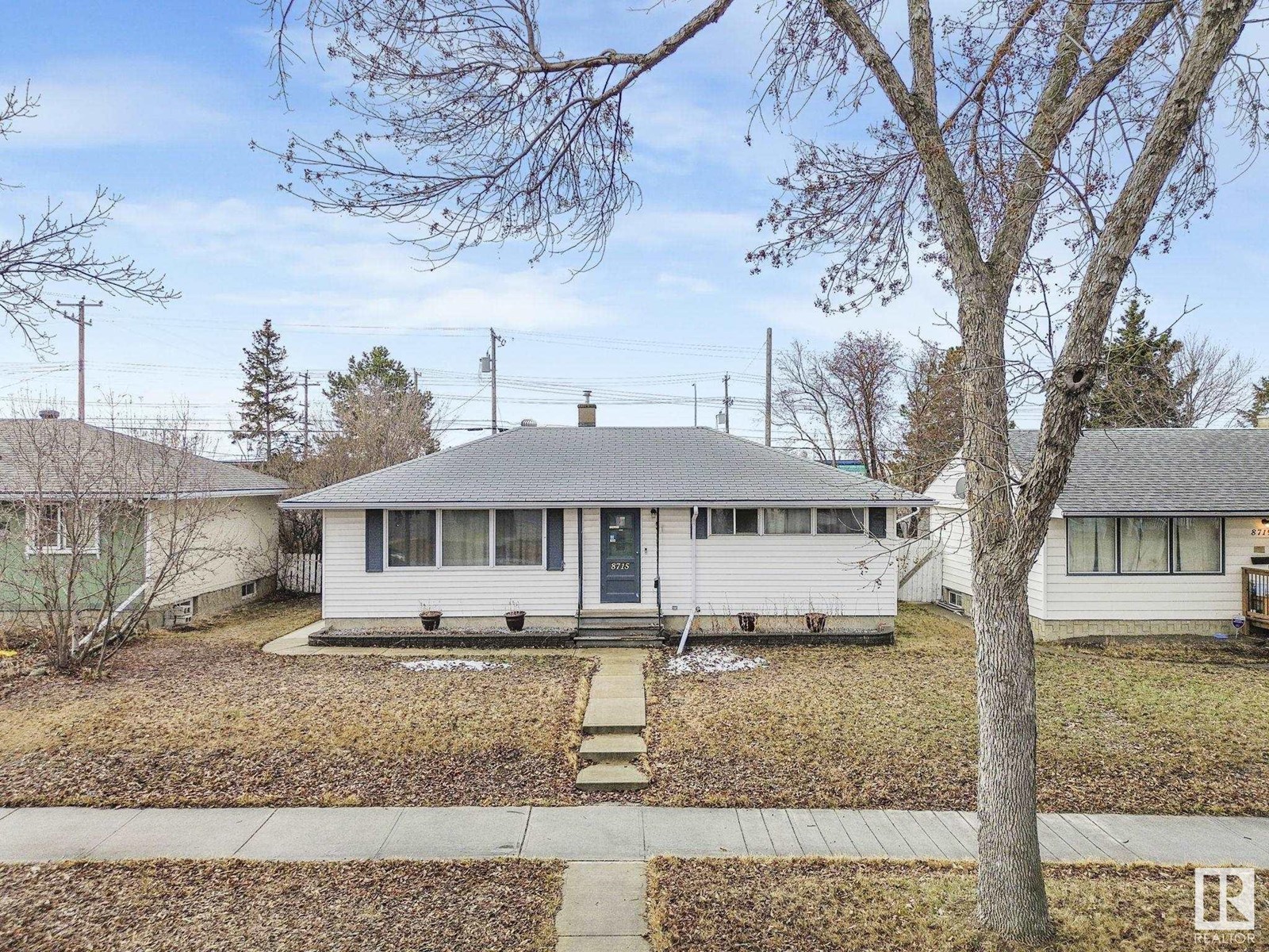8715 64 AV NW