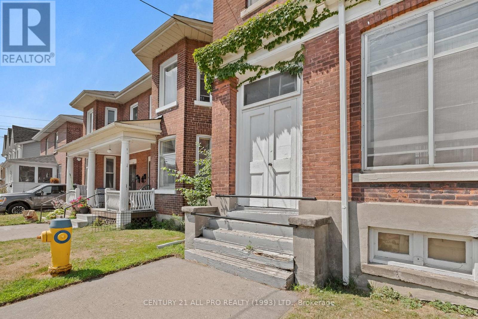 1 JAMES STREET W