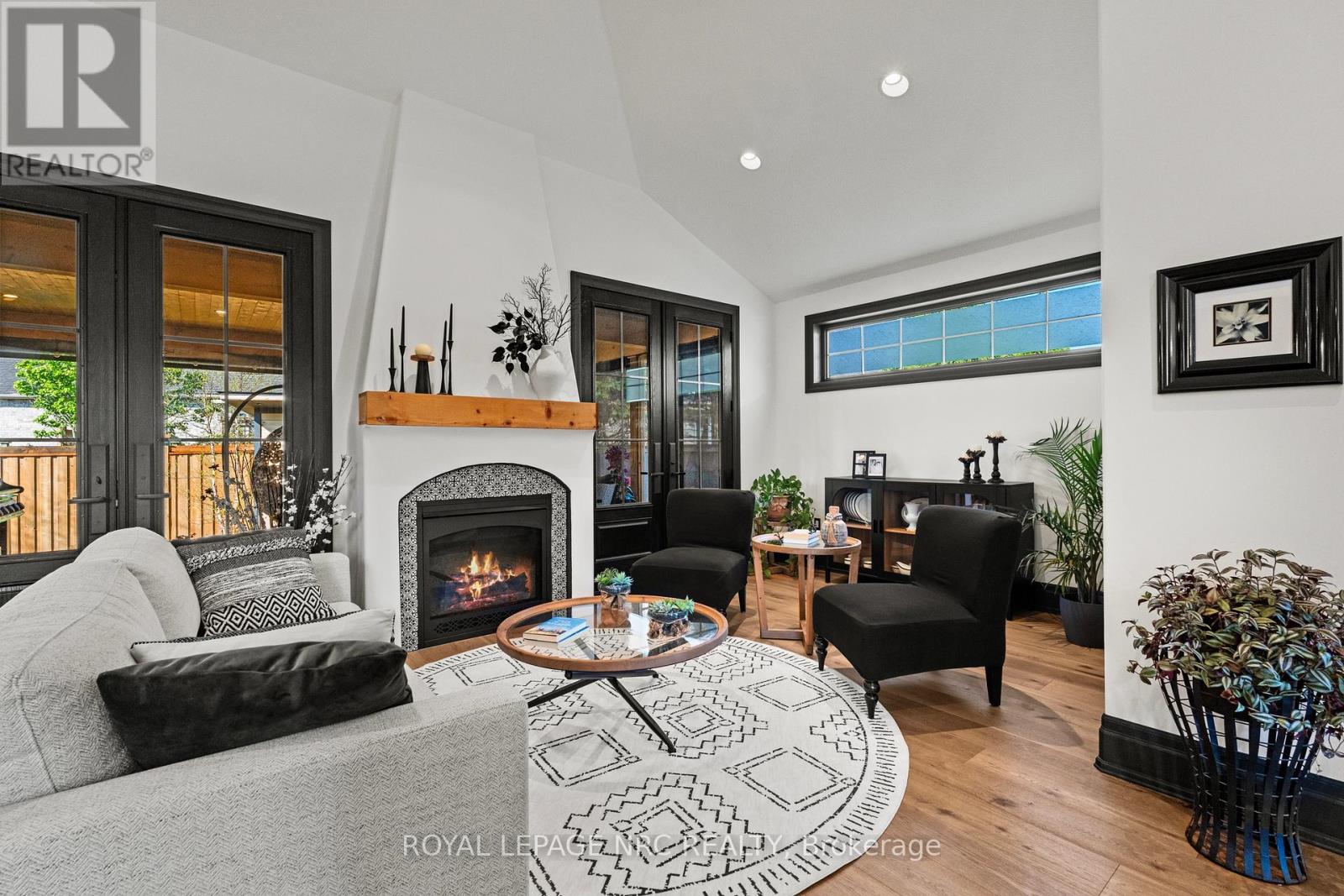 350 JOHN STREET W