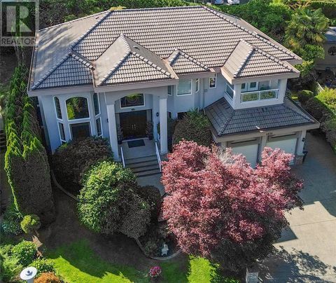 4638 Boulderwood Dr Saanich BC V8Y3G5