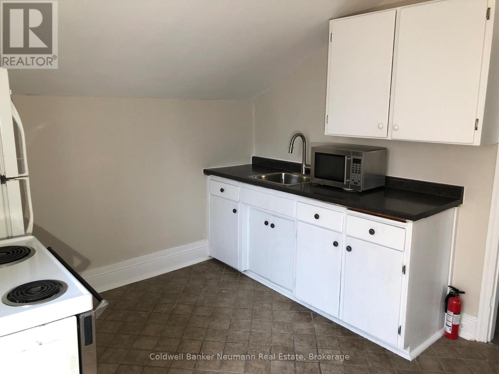 B - 96 ARTHUR STREET N