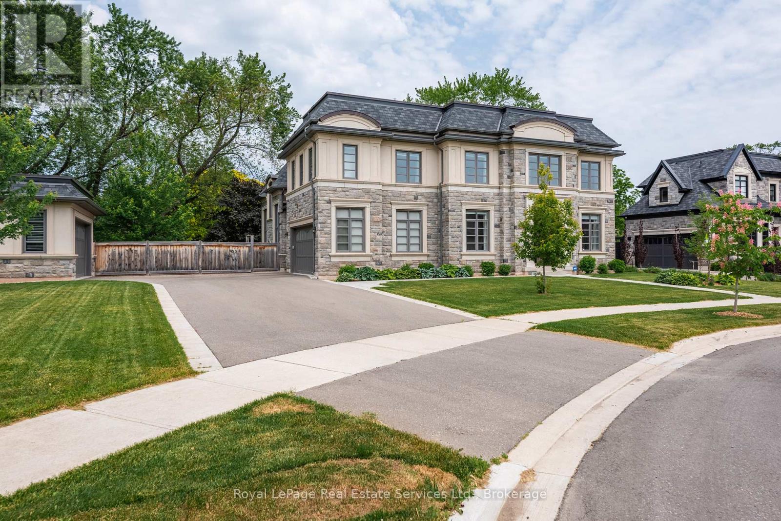 215 PRINCE GEORGE CRESCENT